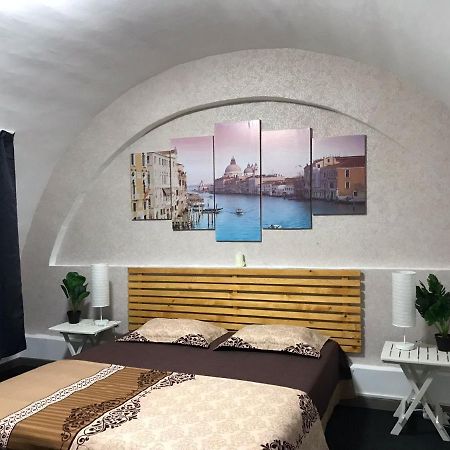 בוקרשט Large Apartment City Centre מראה חיצוני תמונה