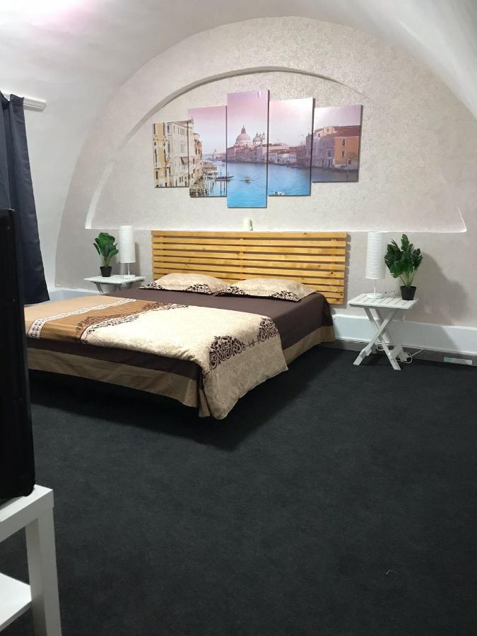 בוקרשט Large Apartment City Centre מראה חיצוני תמונה